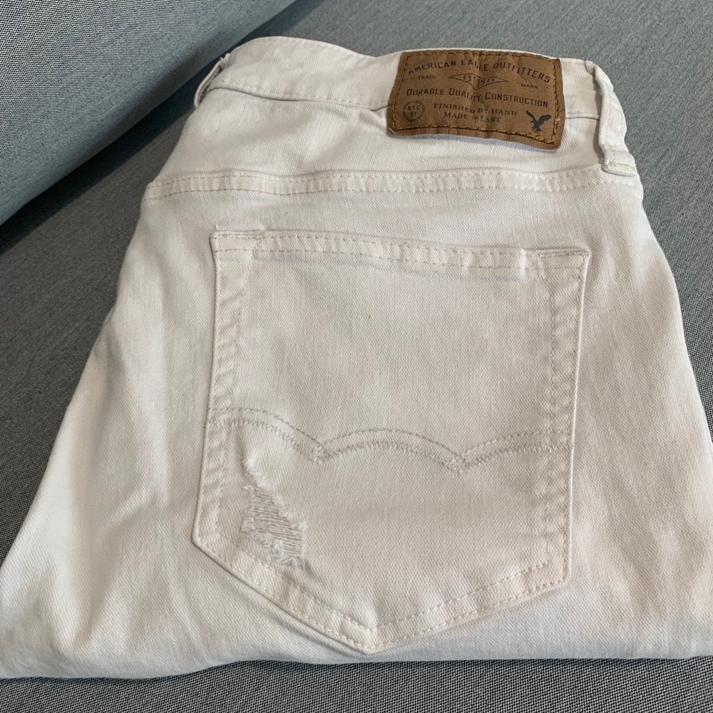 American Eagle Outfitters white jeans